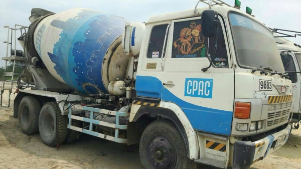 Hino ZM303 โม่ตรง 6.5 คิว เครื่อง EK100-260 แรง หัวบาง ยางดี คัสชีสวย เล่มทะเบียน