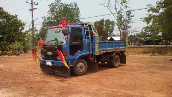**640,000 บ.ต่อรอง/// 6ล้อดั้มดิน ISUZU ROCKY FRR-195 แรง ประกอบ ปี48 เครื่อง/เกียร์ เดิม แน่น แรงดี ช่วงล่างFหน้า-หลัง พาวเวอร์/ทริฟฟี่/แอร์ กระบะดั้ม5ตัน3.60ม.ยิงหน้า ยาง8.25/16 รถสวย พร้อมใช้ เล่มฯ ครบ **ขาย ISUZU ROCKY FRR-195HP 6ล้อดั้มดิน5คิว สภาพดี **640,000 บ.ต่อรอง/// 6ล้อดั้มดิน ISUZU ROCKY FRR-195 แรง ประกอบ ปี48 เครื่อง/เกียร์ เดิม แน่น แรงดี ช่วงล่างFหน้า-หลัง พาวเวอร์/ทริฟฟี่/แอร์ กระบะดั้ม5ตัน3.60ม.ยิงหน้า ยาง8.25/16 รถสวย พร้อมใช้ เล่มฯ ครบ **ขาย ISUZU ROCKY FRR-195HP 6ล้อดั้มดิน5คิว สภาพดี