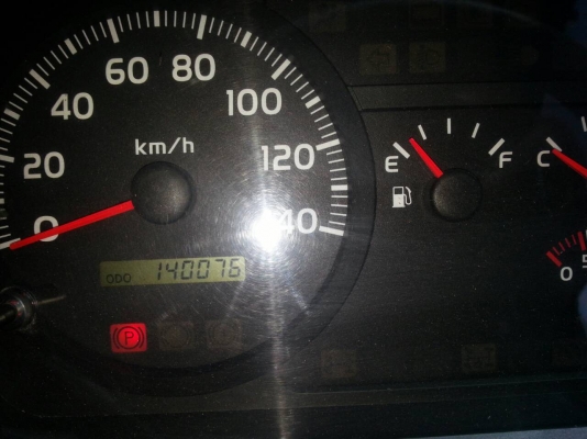 รถฮีโน่ 10 ล้อ ( ตู้แห้ง ) 175 แรงม้า. ปี 56.  ( รถวิ่ง 14x,xxx กม. )    สนใจติดต่อ  081 - 6079515