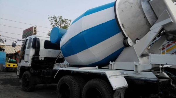 ขายรถโม่ปูน7คิว 10ล้อ2เพลา เครื่อง275แรง สภาพพร้อมใช้งาน เอกสารพร้อมโอน สนใจโทร 090-8588220คุณนะ 093-3258446คุณบิว หรือเข้าดูสินค้าอื่นๆได้ที่ www.truck.in.th/498 หรือเพจFacebook ณรงค์ ซื้อขายรถมือสอง (เว็บไซต์ส่วนตัว) หรือFacebook คุณนะ รถบรรทุก