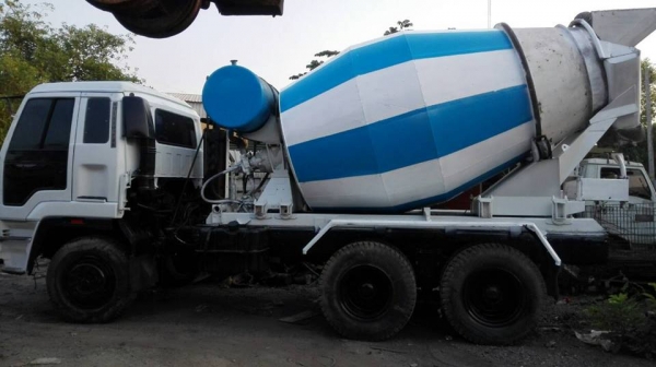 ขายรถโม่ปูน7คิว 10ล้อ2เพลา เครื่อง275แรง สภาพพร้อมใช้งาน เอกสารพร้อมโอน สนใจโทร 090-8588220คุณนะ 093-3258446คุณบิว หรือเข้าดูสินค้าอื่นๆได้ที่ www.truck.in.th/498 หรือเพจFacebook ณรงค์ ซื้อขายรถมือสอง (เว็บไซต์ส่วนตัว) หรือFacebook คุณนะ รถบรรทุก