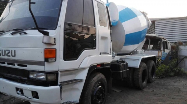 ขายรถโม่ปูน7คิว 10ล้อ2เพลา เครื่อง275แรง สภาพพร้อมใช้งาน เอกสารพร้อมโอน สนใจโทร 090-8588220คุณนะ 093-3258446คุณบิว หรือเข้าดูสินค้าอื่นๆได้ที่ www.truck.in.th/498 หรือเพจFacebook ณรงค์ ซื้อขายรถมือสอง (เว็บไซต์ส่วนตัว) หรือFacebook คุณนะ รถบรรทุก