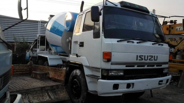 ขายรถโม่ปูน7คิว 10ล้อ2เพลา เครื่อง275แรง สภาพพร้อมใช้งาน เอกสารพร้อมโอน สนใจโทร 090-8588220คุณนะ 093-3258446คุณบิว หรือเข้าดูสินค้าอื่นๆได้ที่ www.truck.in.th/498 หรือเพจFacebook ณรงค์ ซื้อขายรถมือสอง (เว็บไซต์ส่วนตัว) หรือFacebook คุณนะ รถบรรทุก