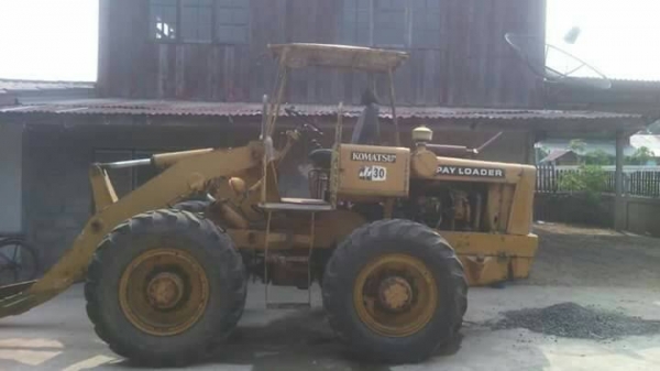 ขายรถตักล้อยาง แขนยาว เครื่องดี สภาพพร้อมใช้งาน สนใจโทร 090-8588220คุณนะ 093-3258446คุณบิว หรือเข้าดูสินค้าอื่นๆได้ที่ www.truck.in.th/498 หรือเพจFacebook ณรงค์ ซื้อขายรถมือสอง (เว็บไซต์ส่วนตัว) หรือFacebook คุณนะ รถบรรทุก