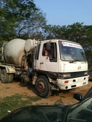 ขายรถโม่ปูน4.5คิว เครื่อง185แรง พ.เพาเวอร์ เบรกทิฟฟี่ ภายในสวย สภาพพร้อมใช้งาน เอกสารครบ สนใจโทร 090-8588220คุณนะ 093-3258446คุณบิว หรือเข้าดูสินค้าอื่นๆได้ที่ www.truck.in.th/498 หรือเพจFacebook ณรงค์ ซื้อขายรถมือสอง (เว็บไซต์ส่วนตัว) หรือFacebook คุณนะ