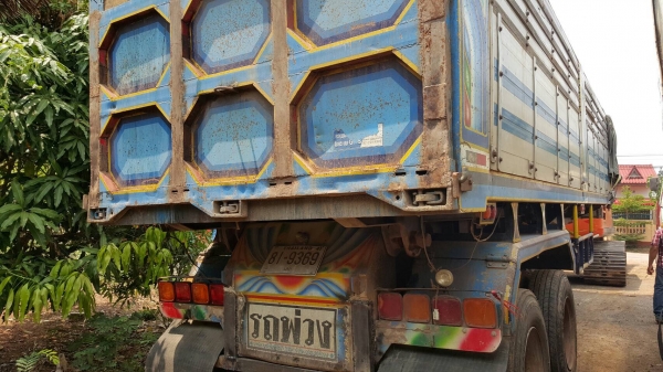 ขาย หางเซมิดั้ม ยาว 8 เมตร อู่เสรีชัย แผงข้างมิเนียม ช่วงล่างดี ทะเบียนพร้อมโอน