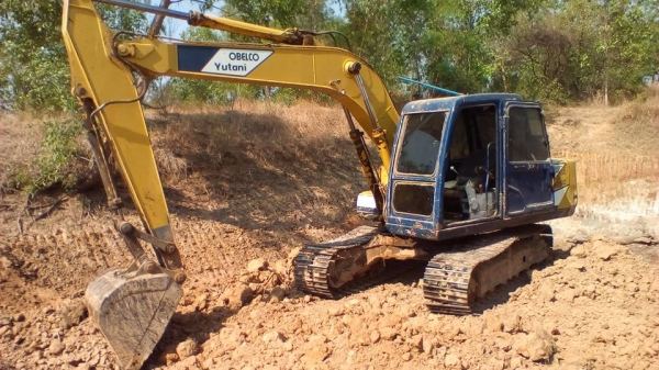แบคโฮ KOBELCO SK120 MARK (3) ไฟตัด เครื่อง/ปั้ม เดิม แรงดี บูมอาร์มดี บุ้งกี๋หนา ฟันยาว เอวดี แน่น ช่วงล่าง65\% โซ่ดี แทร็กครบ โรลเลอร์ดี สป็อคเก็ต65\% แอร์เย็น รถทำใช้งานอยู่ ไม่มีเล่ม ขายตามสภาพ **ขาย KOBELCO MARK 3 SK-120 แบคโฮยอดน แบคโฮ KOBELCO SK120 MARK (3) ไฟตัด เครื่อง/ปั้ม เดิม แรงดี บูมอาร์มดี บุ้งกี๋หนา ฟันยาว เอวดี แน่น ช่วงล่าง65\% โซ่ดี แทร็กครบ โรลเลอร์ดี สป็อคเก็ต65\% แอร์เย็น รถทำใช้งานอยู่ ไม่มีเล่ม ขายตามสภาพ **ขาย KOBELCO MARK 3 SK-120 แบคโฮยอดน
