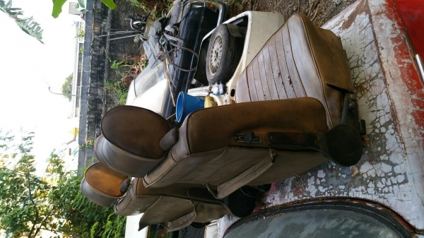 เบาะแท้เดิมๆคู่หน้า BMW 2002 
และ เบาะหลัง ติดรถ bmw 2002 มา (ไม่แน่ใจว่าใช่ของ 02 ไหม แต่วางพอดี อาจต้องแปลงบ้างนิดหน่อย

สภาพตามรูป กลไกปรับเบาะยังใช้งานได้
ควรหุ้มใหม่ และ อัดฟองใหม่น้ำด้วย

ขายเหมา ราคา 9000 บาท

แยกเบาะคู่หน้า 7000 บาท
เบาะหลัง 3500