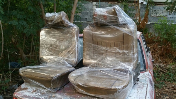 เบาะแท้เดิมๆคู่หน้า BMW 2002 
และ เบาะหลัง ติดรถ bmw 2002 มา (ไม่แน่ใจว่าใช่ของ 02 ไหม แต่วางพอดี อาจต้องแปลงบ้างนิดหน่อย

สภาพตามรูป กลไกปรับเบาะยังใช้งานได้
ควรหุ้มใหม่ และ อัดฟองใหม่น้ำด้วย

ขายเหมา ราคา 9000 บาท

แยกเบาะคู่หน้า 7000 บาท
เบาะหลัง 3500