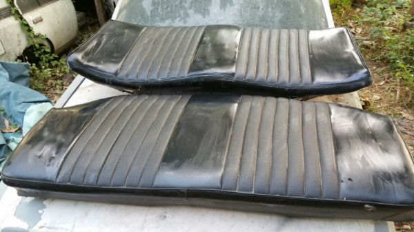 เบาะแท้เดิมๆคู่หน้า BMW 2002 
และ เบาะหลัง ติดรถ bmw 2002 มา (ไม่แน่ใจว่าใช่ของ 02 ไหม แต่วางพอดี อาจต้องแปลงบ้างนิดหน่อย

สภาพตามรูป กลไกปรับเบาะยังใช้งานได้
ควรหุ้มใหม่ และ อัดฟองใหม่น้ำด้วย

ขายเหมา ราคา 9000 บาท

แยกเบาะคู่หน้า 7000 บาท
เบาะหลัง 3500