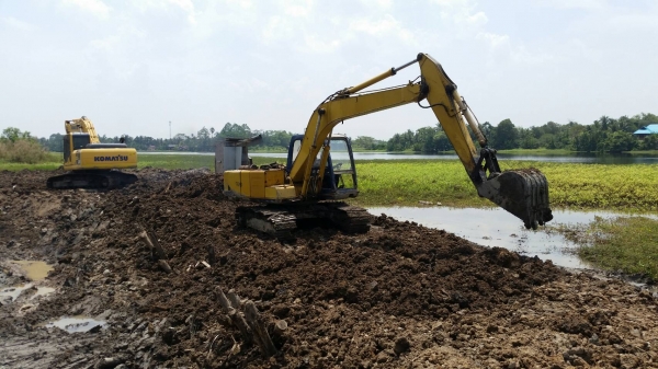 ขายรถแบคโฮ KOBELCO SK120-/// ราคา 450000 ขายรถแบคโฮ KOBELCO SK120-/// ราคา 450000