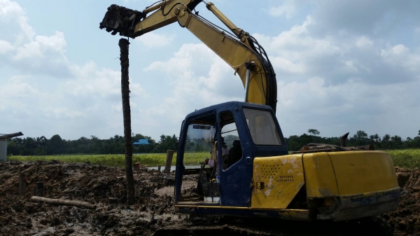 ขายรถแบคโฮ KOBELCO SK120-/// ราคา 450000 ขายรถแบคโฮ KOBELCO SK120-/// ราคา 450000