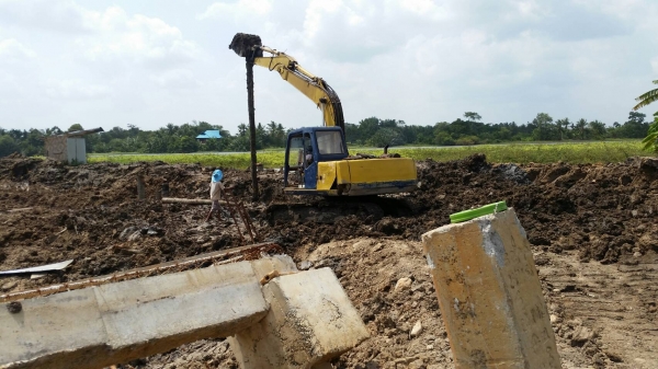 ขายรถแบคโฮ KOBELCO SK120-/// ราคา 450000 ขายรถแบคโฮ KOBELCO SK120-/// ราคา 450000