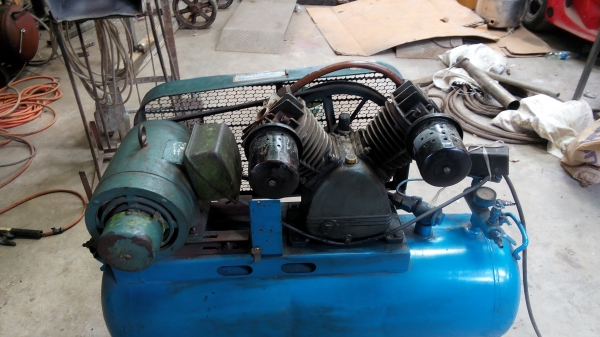 ขายปั้มลมถัง105ลิตร สองหัวใหญ่ มอเตอร์3/แรงครึ่งใช้ไฟ220