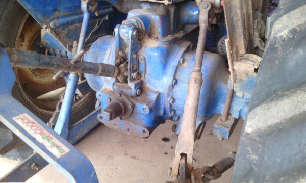 Ford77 T5 เสื้อเรียบ หาง6cmt หาง3 ใบดัน เล่มพร้อม รถสวยพร้อมใช้