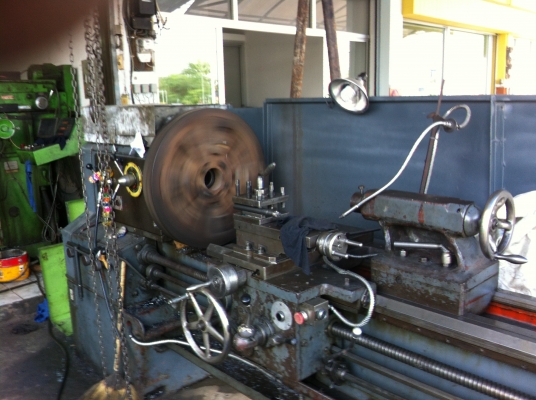 เครื่องกลึง หนัก 10 ฟุต กลึงยาวได้ 2 เมตร