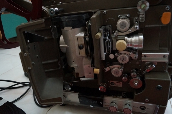 เครื่องฉายหนัง เครื่องฉายหนัง