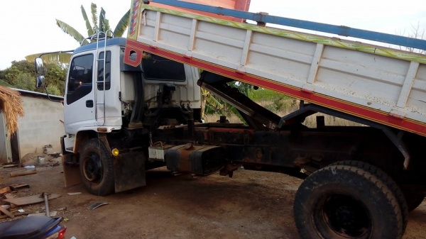 **ด่วน!! 740,000 บ.ต่อรอง/// 6ล้อใหญ่ดั้มดิน ISUZU DECA FTR-200 ยูโรทู ปี49 รถห้างแท้ เครื่อง/เกียร์ เดิม หัวสวย พาวเวอร์/ทริฟฟี่/แอร์/ก.ไฟฟ้า ดั้มเหล็ก4.0ม.ยาง900/20 สวย พร้อมใช้งาน เล่ม ครบ **ขาย ISUZU DECA FTR 200 HP EURO-2 ปี49 6ล้อดั้มดิน6ตัน สภาพสวย **ด่วน!! 740,000 บ.ต่อรอง/// 6ล้อใหญ่ดั้มดิน ISUZU DECA FTR-200 ยูโรทู ปี49 รถห้างแท้ เครื่อง/เกียร์ เดิม หัวสวย พาวเวอร์/ทริฟฟี่/แอร์/ก.ไฟฟ้า ดั้มเหล็ก4.0ม.ยาง900/20 สวย พร้อมใช้งาน เล่ม ครบ **ขาย ISUZU DECA FTR 200 HP EURO-2 ปี49 6ล้อดั้มดิน6ตัน สภาพสวย