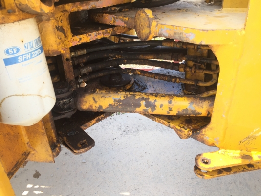 รถตัก KOMATSU  505.    สนใจติดต่อ  081 - 6079515