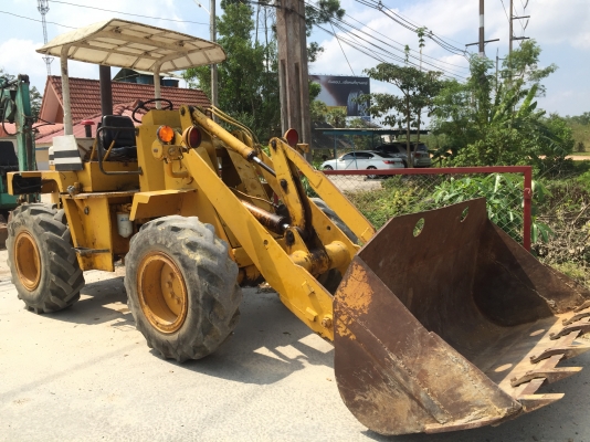 รถตัก KOMATSU  505.    สนใจติดต่อ  081 - 6079515