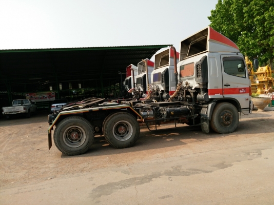 ขายไม่แพง HINO MEGA รถห้างเดิม ปี 50  สีแดงเทาเครื่อง JO8C 260 HP ดาวน์ 300,000 บาท  สีขาว เครื่อง P11C 320 HP(ปี 49) ดาวน์ 350,000 บาท มี 5 คันพร้อมทะเบียน หาอยู่รีบเลยครับพร้อมใช้
