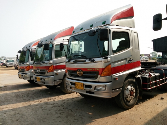 ขายไม่แพง HINO MEGA รถห้างเดิม ปี 50  สีแดงเทาเครื่อง JO8C 260 HP ดาวน์ 300,000 บาท  สีขาว เครื่อง P11C 320 HP(ปี 49) ดาวน์ 350,000 บาท มี 5 คันพร้อมทะเบียน หาอยู่รีบเลยครับพร้อมใช้