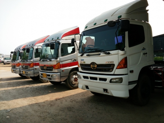 ขายไม่แพง HINO MEGA รถห้างเดิม ปี 50  สีแดงเทาเครื่อง JO8C 260 HP ดาวน์ 300,000 บาท  สีขาว เครื่อง P11C 320 HP(ปี 49) ดาวน์ 350,000 บาท มี 5 คันพร้อมทะเบียน หาอยู่รีบเลยครับพร้อมใช้