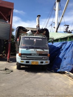 อีชูชุ  เครื่อง 6BG 1  ปี 28  รถวิ่งงานทุกวัน           ราคา  350,000  บาท