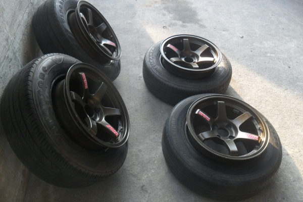 ล้อแม็ก15นิ้ว4รู100 TE37 กว้าง9นิ้ว พร้อมยาง สวยๆ 4 ล้อ ราคา 7500 บาท