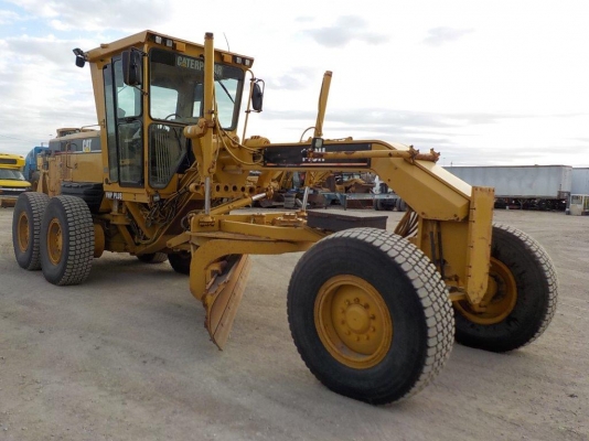 รถเกรด Caterpillar 140H #APM01671 ชั่วโมงทำงานน้อย โทร. 080-6565422 (หนิง)