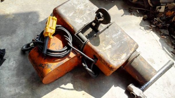 ** มาใหม่อีกตัว!! ** รอกโซ่ไฟฟ้า HITACHI 500 kg. ไฟ 380V โซ่ยาว 6 m. สภาพสวยอุปกรณ์ครบดึงนิ่มพร้อมใช้งานมาเทสได้ครับ.