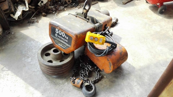 ** มาใหม่อีกตัว!! ** รอกโซ่ไฟฟ้า HITACHI 500 kg. ไฟ 380V โซ่ยาว 6 m. สภาพสวยอุปกรณ์ครบดึงนิ่มพร้อมใช้งานมาเทสได้ครับ.