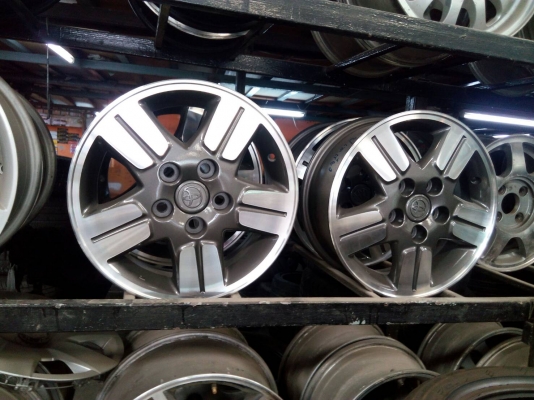 แม็กขอบ 15 TOYOTA VIGO  15x6JJ. ขนาด 5 รู สวยๆ ชุด 4 วง tel.081-427-3941 ไลน์ไอดี  0814273941