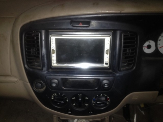 คอลโซลหน้า FORD ESCAPE พร้อมชุดสายไฟเก่าญี่ปุ่นเเท้สภาพดี