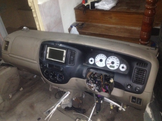 คอลโซลหน้า FORD ESCAPE พร้อมชุดสายไฟเก่าญี่ปุ่นเเท้สภาพดี