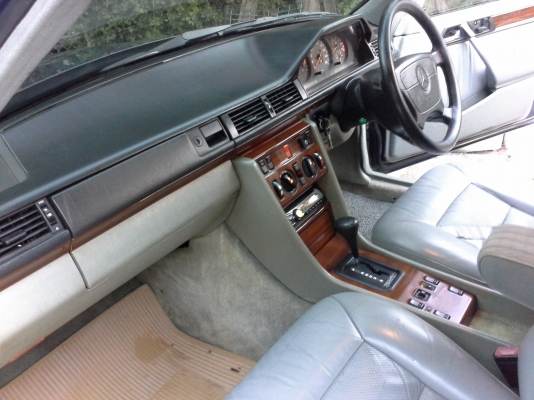 BENZ 230E W124