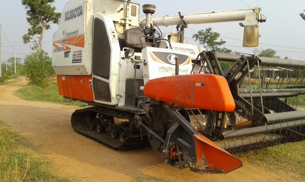 ขายรถเกี่ยวข้าว  คูโบต้า  DC 95  PLUS  ปี 56  ราคา 545,000  พร้อมเทลเลอร์