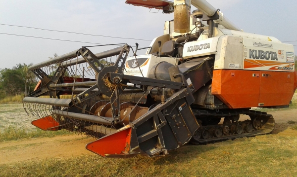 ขายรถเกี่ยวข้าว  คูโบต้า  DC 95  PLUS  ปี 56  ราคา 545,000  พร้อมเทลเลอร์