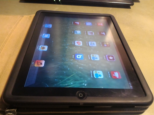 แท็บเล็ต  ipad 1  16G Wifi + 3G ใส่ซิมได้ มือสองสภาพดีมาก ติดฟิลม์ใส พร้อมสายชาร์ทหน้าจอระบบสัมผัสขนาด 9.7&rdquo;