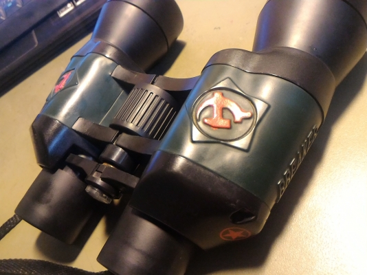 กล้องส่องทางไกล ยี่ห้อ BREAKER จาก รัชเชีย เลนส์ด้านหน้าสีแดงลดแสงสะท้อน