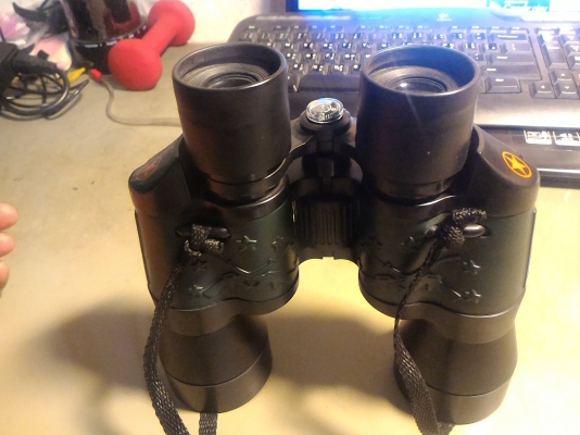 กล้องส่องทางไกล ยี่ห้อ BREAKER จาก รัชเชีย เลนส์ด้านหน้าสีแดงลดแสงสะท้อน