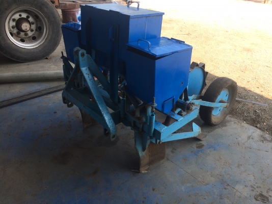 ขายเครื่องหยอดข้าวโพดของพยับการช่างพร้อมใช้0820710619