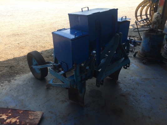 ขายเครื่องหยอดข้าวโพดของพยับการช่างพร้อมใช้0820710619