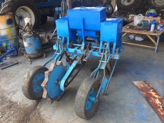 ขายเครื่องหยอดข้าวโพดของพยับการช่างพร้อมใช้0820710619