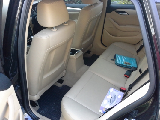 BMW X1 สวยๆครับ มีอเดียว วิ่งน้อย ต่อลองได้ครับ