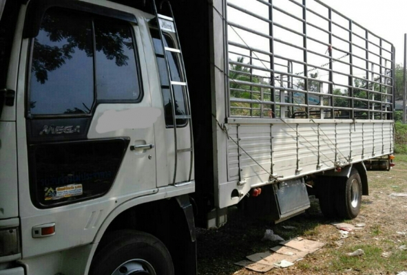 หกล้อ ฮีโน่ FD176 HO7D195แรง แอร์เย็นๆ ยาง8.25ช่วงยาว 6.20ม สภาพดีสวยพร้อมใช้งาน ทะเบียนพร้อมโอน