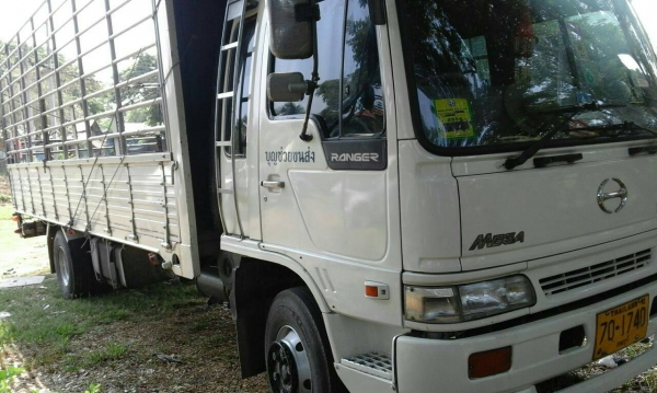 หกล้อ ฮีโน่ FD176 HO7D195แรง แอร์เย็นๆ ยาง8.25ช่วงยาว 6.20ม สภาพดีสวยพร้อมใช้งาน ทะเบียนพร้อมโอน