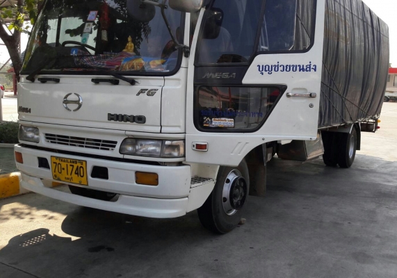 หกล้อ ฮีโน่ FD176 HO7D195แรง แอร์เย็นๆ ยาง8.25ช่วงยาว 6.20ม สภาพดีสวยพร้อมใช้งาน ทะเบียนพร้อมโอน