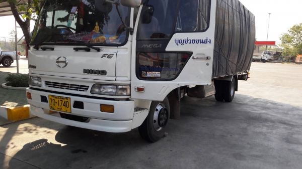 หกล้อ ฮีโน่ FD176 HO7D195แรง แอร์เย็นๆ ยาง8.25ช่วงยาว 6.20ม สภาพดีสวยพร้อมใช้งาน ทะเบียนพร้อมโอน