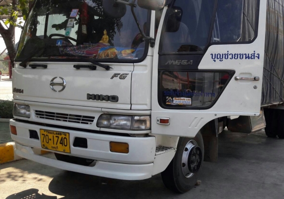 หกล้อ ฮีโน่ FD176 HO7D195แรง แอร์เย็นๆ ยาง8.25ช่วงยาว 6.20ม สภาพดีสวยพร้อมใช้งาน ทะเบียนพร้อมโอน